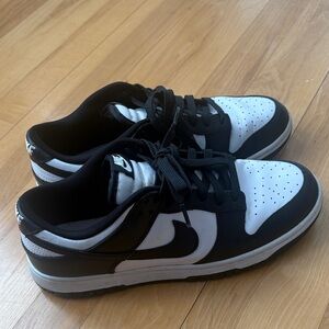 Nike Men's Black and White Sneakers